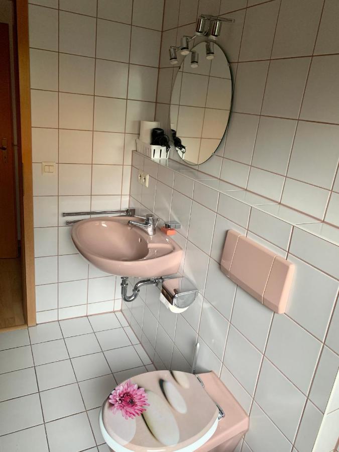 Einladendes Appartement Im Gruenen Fuer 2 Personen 奥斯特拉赫 外观 照片